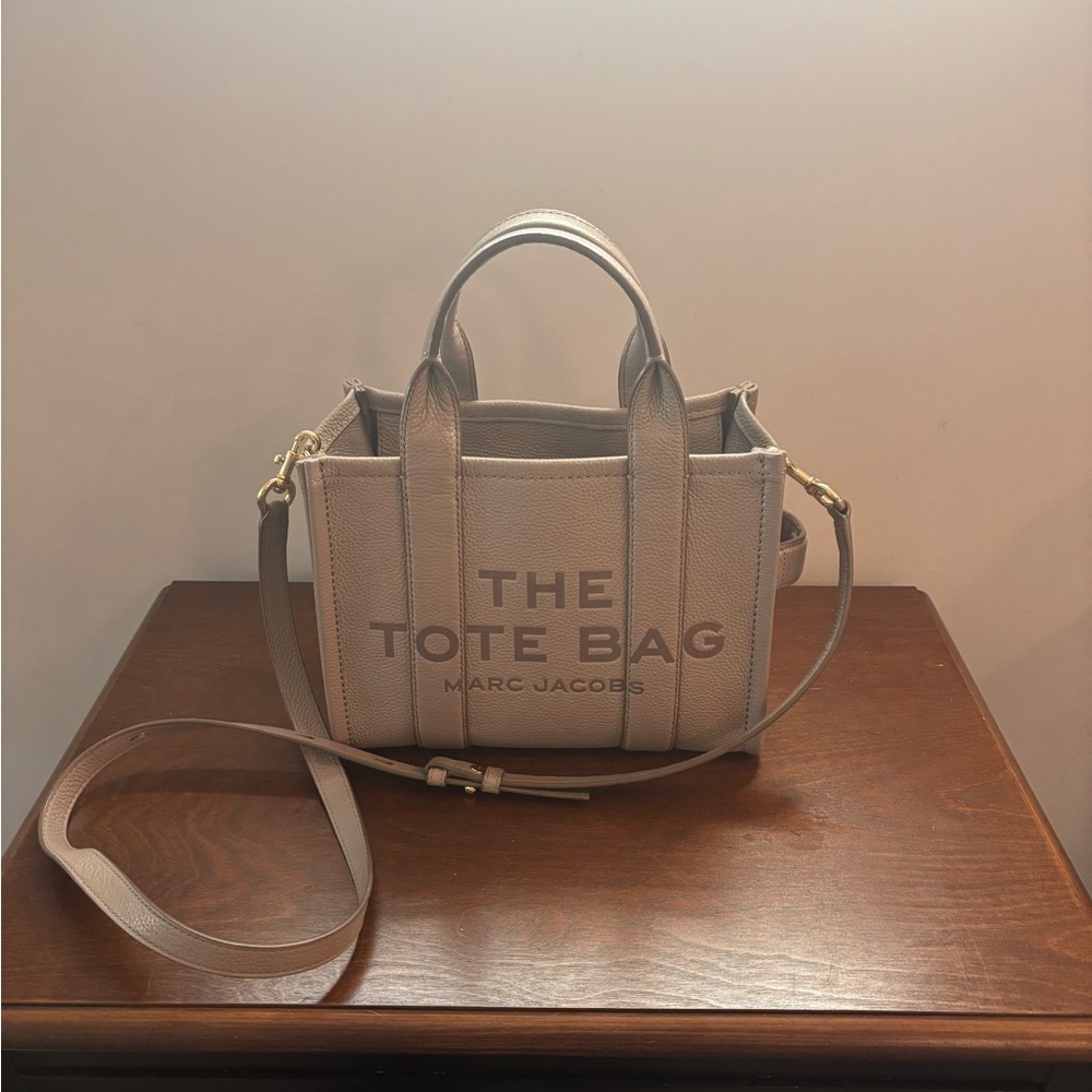 Marc Jacobs The Tote Bag Small Cement